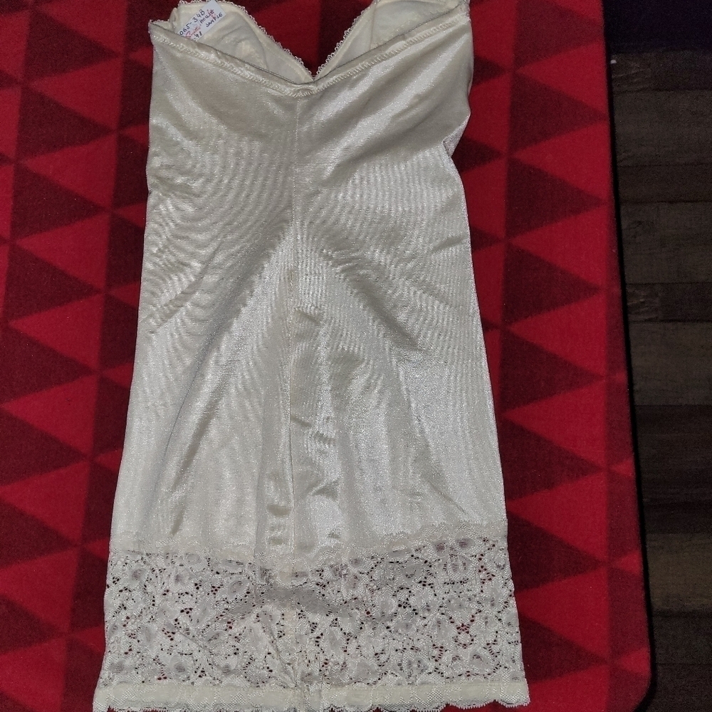 Smoothie sample NWOT style 6065 34 B - Picture 4 of 4